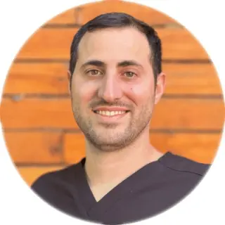 Photo of Dr. Jonathan Akhavan