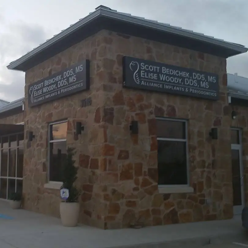 Waiting area at Alliance Implants & Periodontics Scott Bedichek DDS, MS, Heritage, Fort Worth