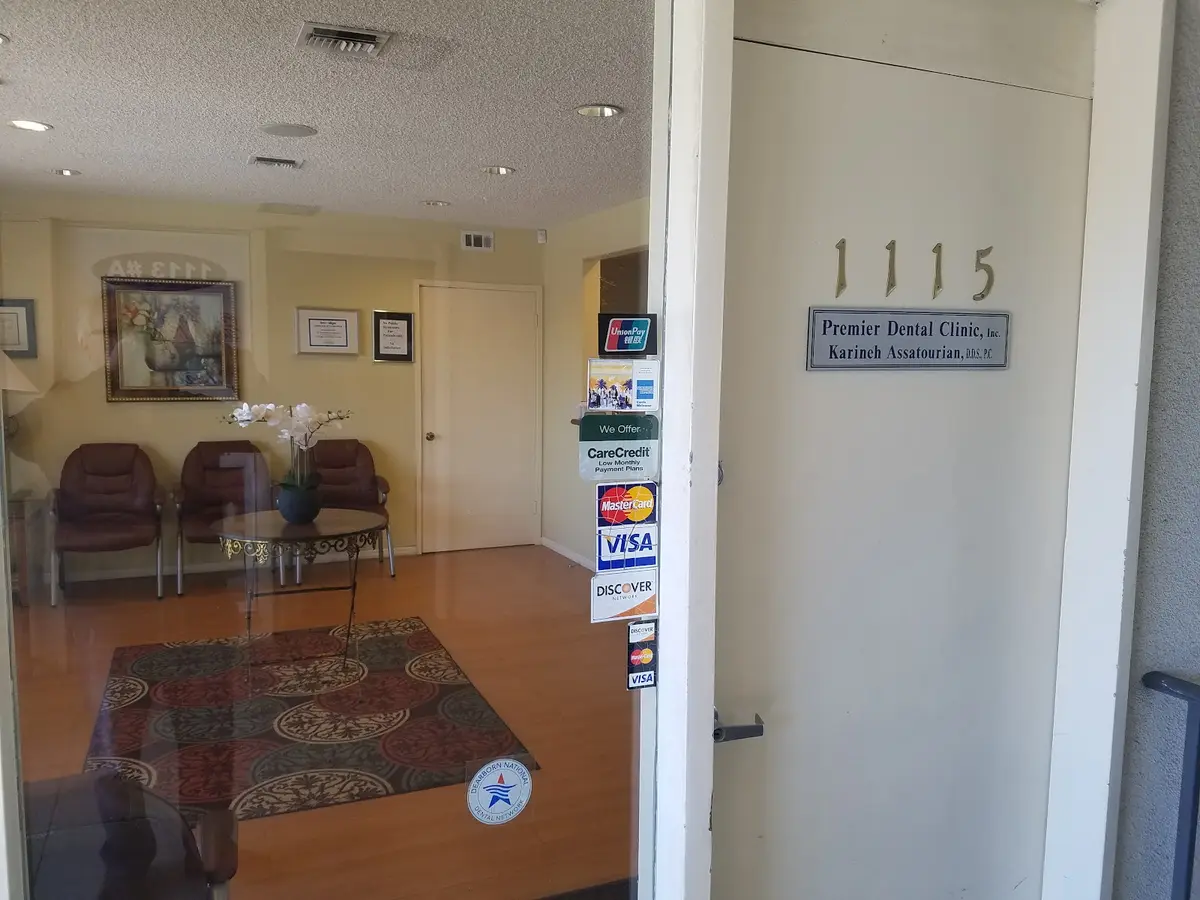 Front entrance of Angela Ayzin, DDS, Eagle Rock, Los Angeles