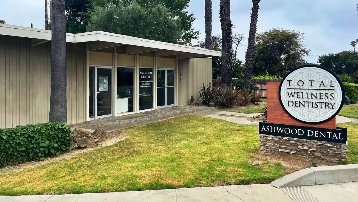 Front entrance of Ashwood Dental, Ventura, Ventura