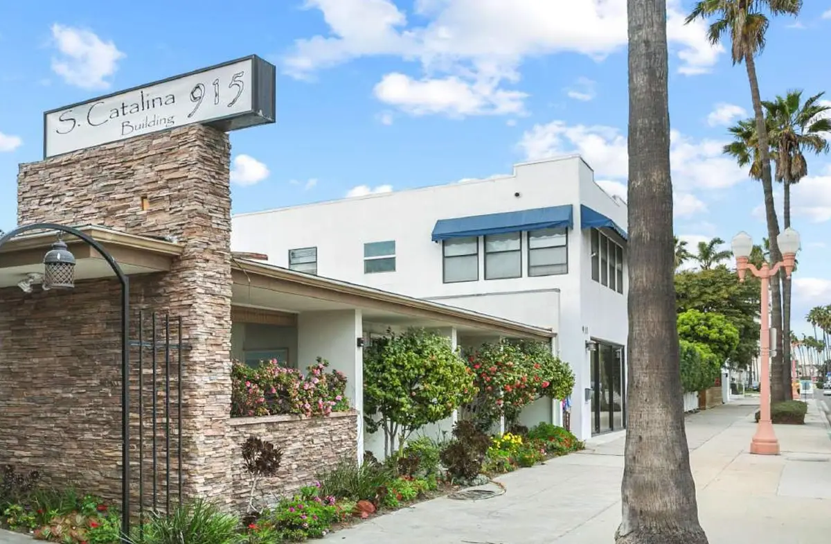 Front entrance of Catalina Dental Implants and Veneers, Redondo Beach, Redondo Beach