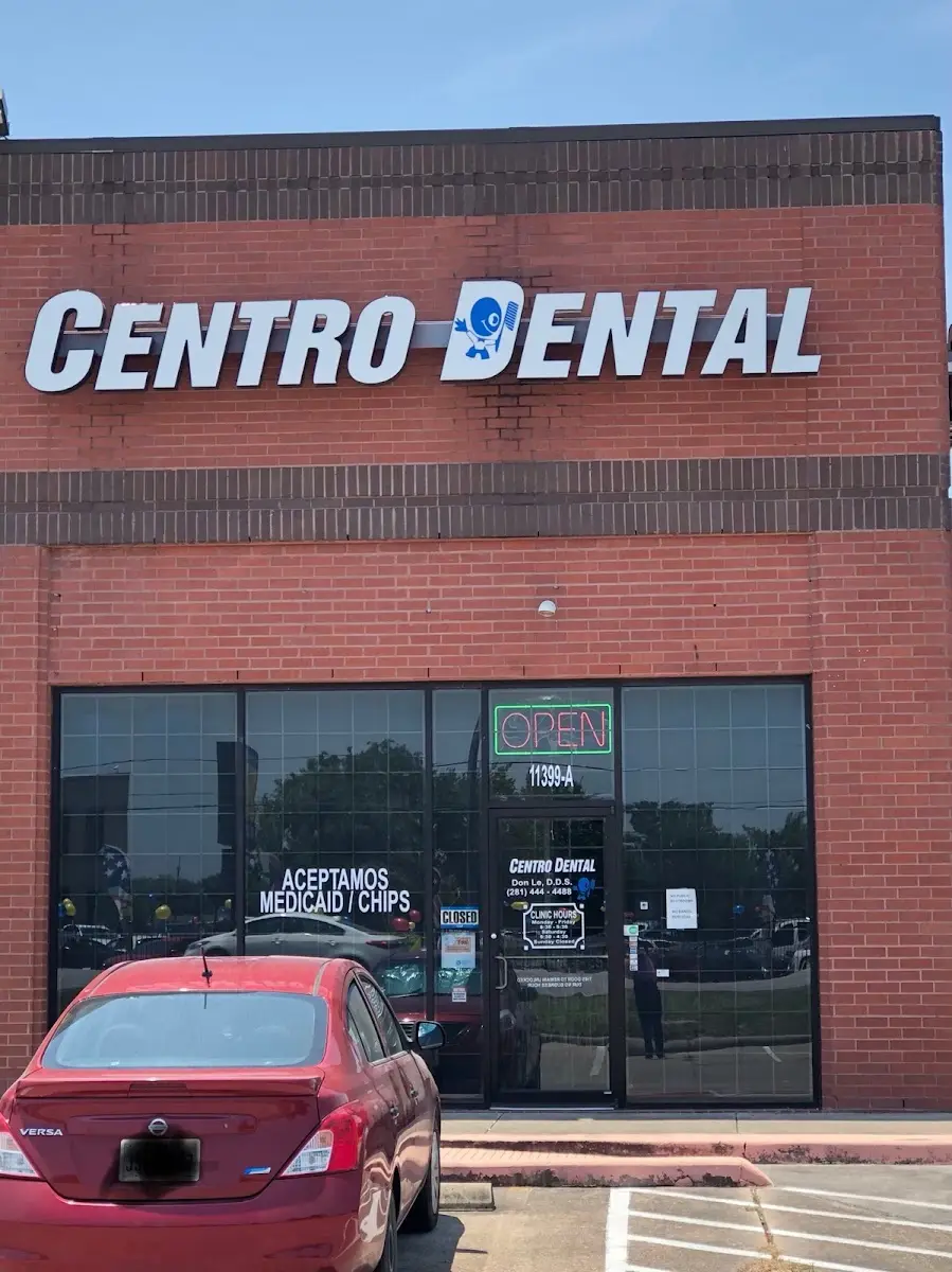 Treatment room at CENTRO DENTAL, Greenspoint, Houston