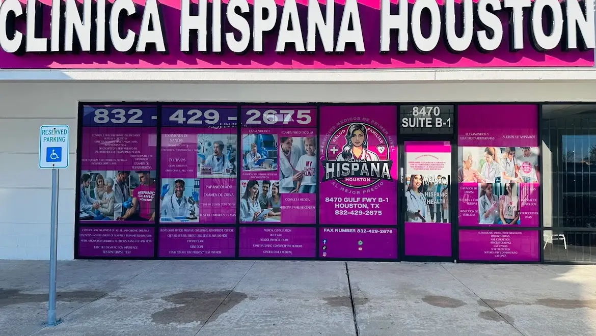 Waiting area at Clinica Hispana Houston, Hobby, Houston