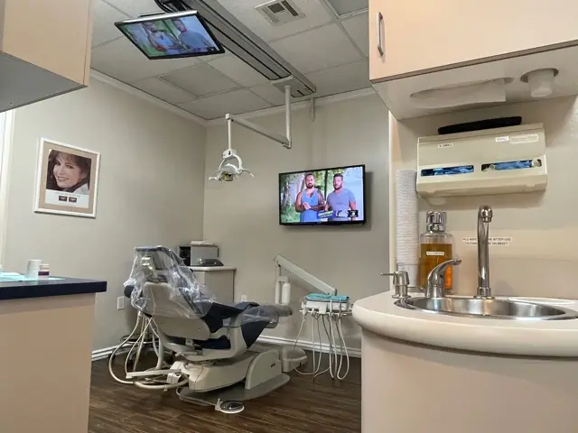 Front entrance of Creative Smiles Dental, North Hills, North Hills