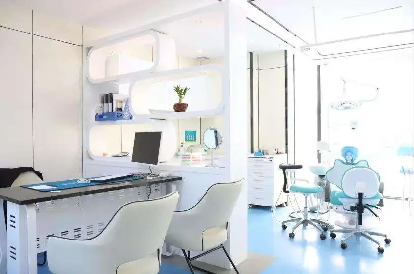 Chairside at Dentist （DENTISTA)罗兰岗牙医牙科诊所標準齒科醫院, Rowland Heights, Rowland Heights