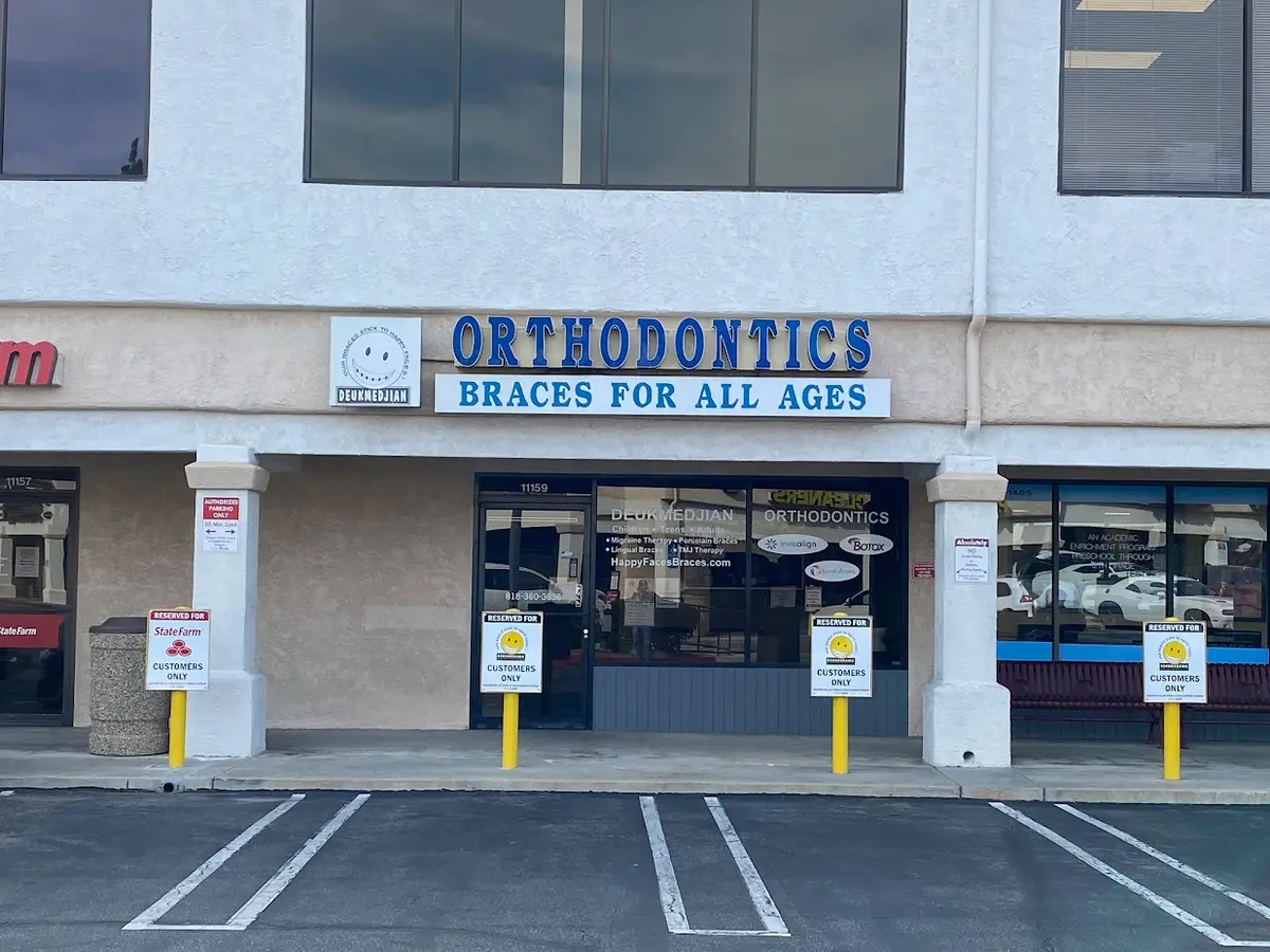 Front entrance of Deukmedjian Orthodontics, Northridge, Northridge