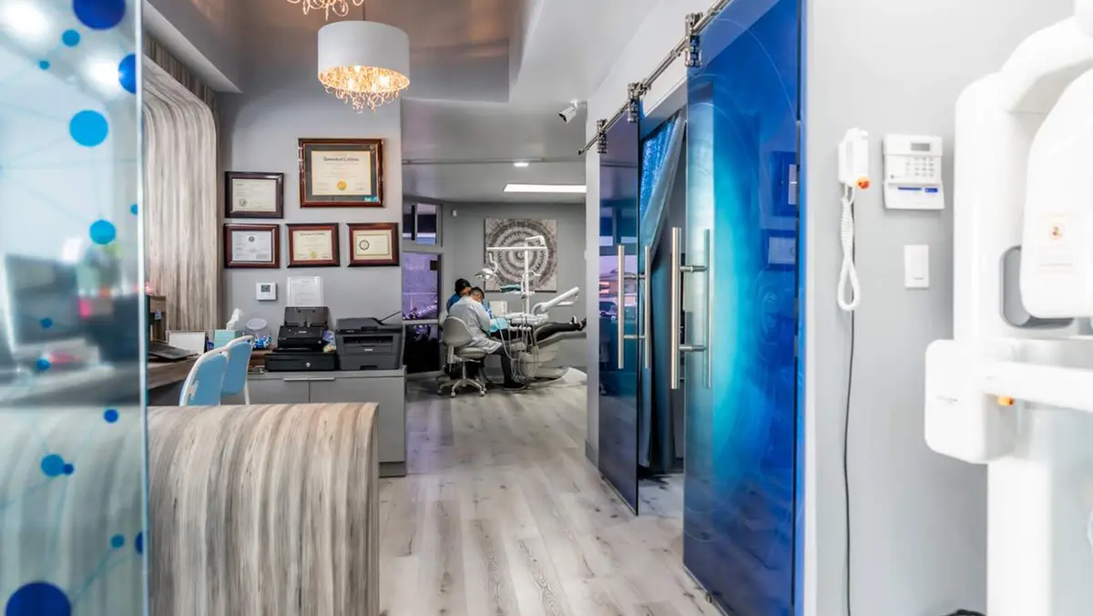 Front entrance of Diamond Coast Dental, Huntington Beach, Huntington Beach