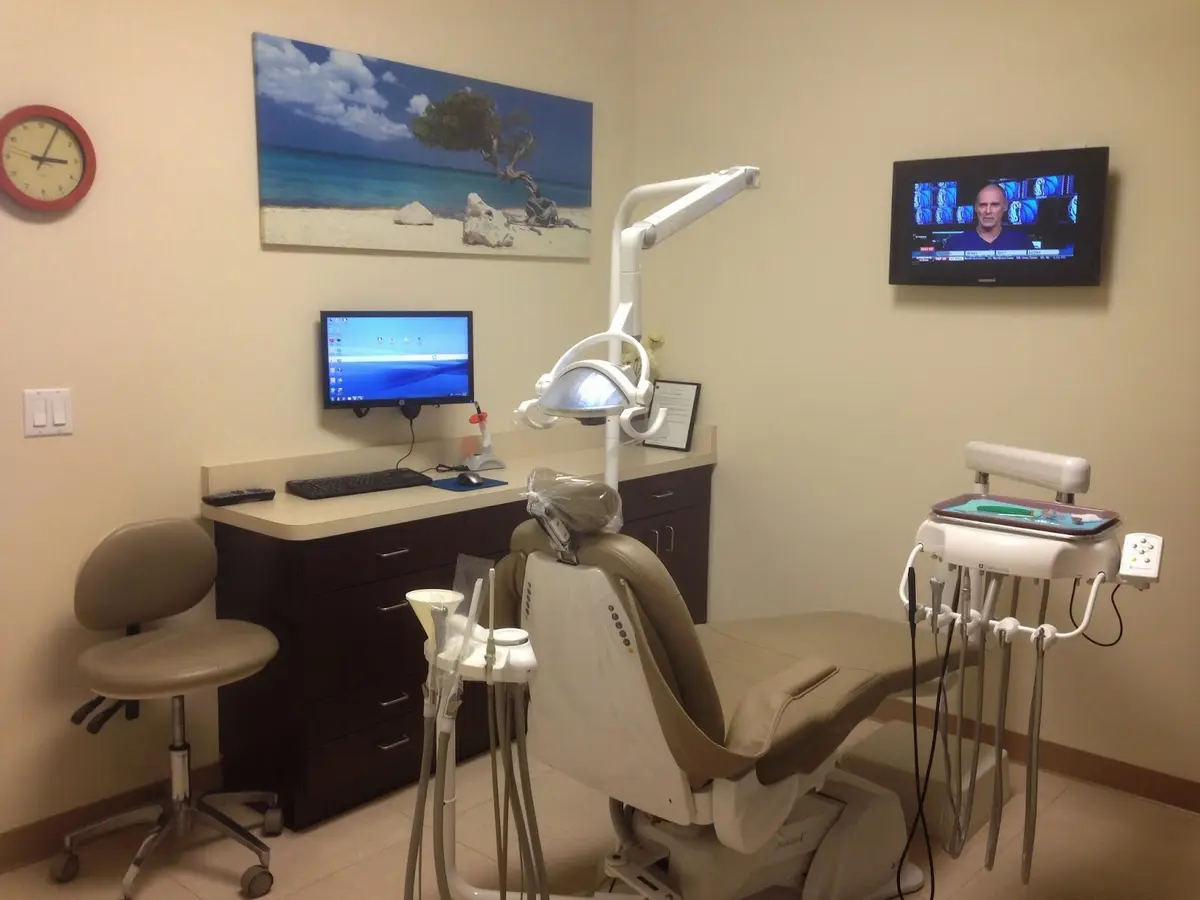 Front entrance of Dominic Soller DDS Inc., Laguna Hills, Laguna Hills
