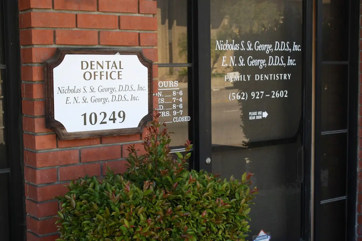 Front entrance of Downey Dentist Nicholas St George DDS, Downey, Downey