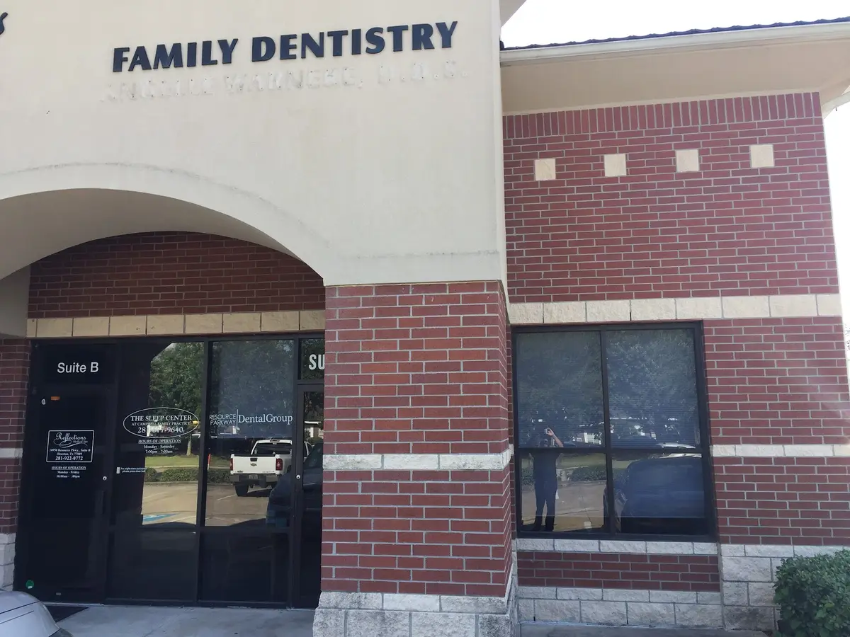 Front entrance of Dr. Angel A. Roman, DMD, Southeast Houston, Houston