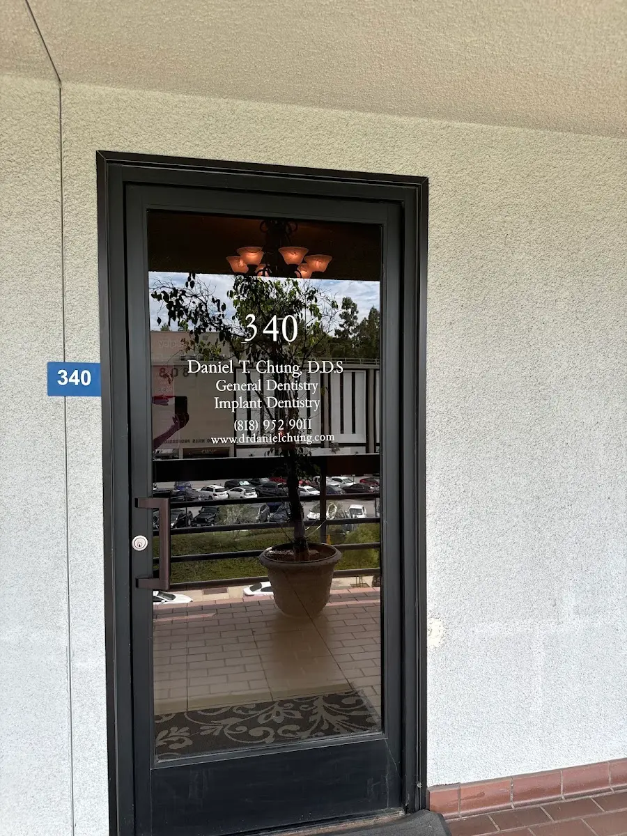 Waiting area at Dr. Daniel T. Chung, DDS, Glendale, Glendale