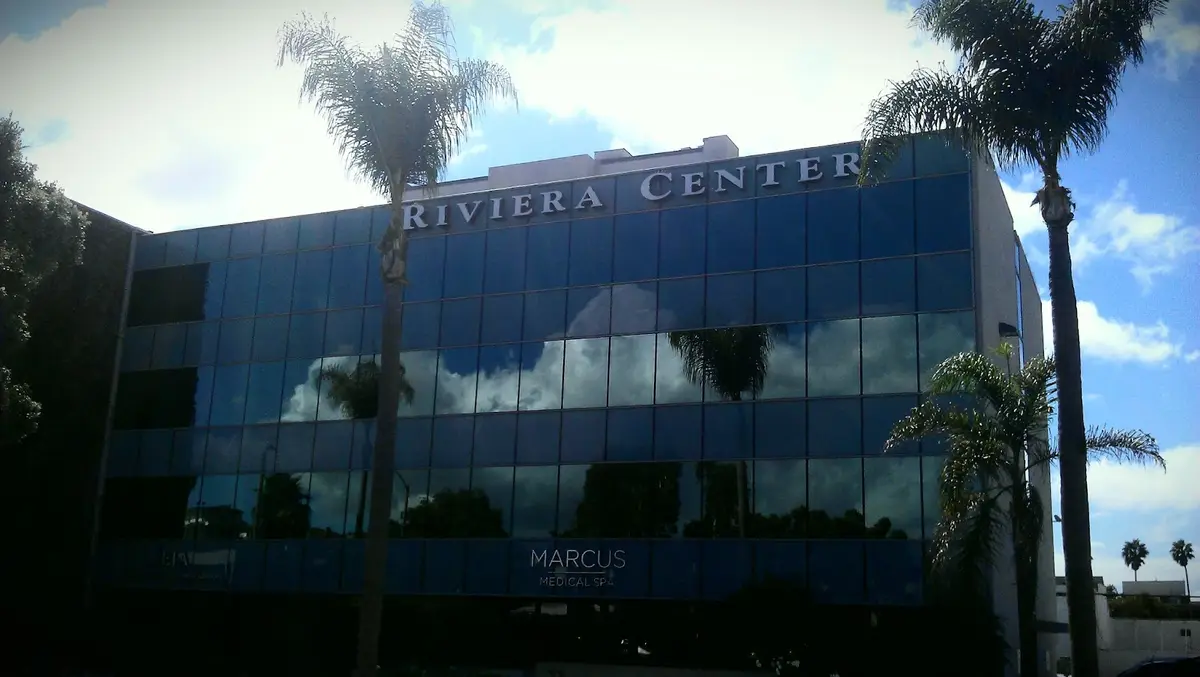Front entrance of Dr. Erich M. Mosig, DDS, Redondo Beach, Redondo Beach