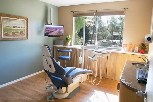 Front entrance of Dr. Howard Radding DDS, Ojai, Ojai