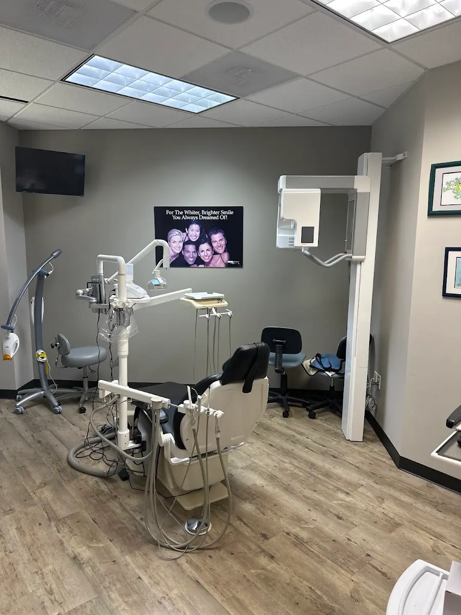 Front entrance of Dr. Jorge Pinera / Sensitive Dental, Mid West, Houston