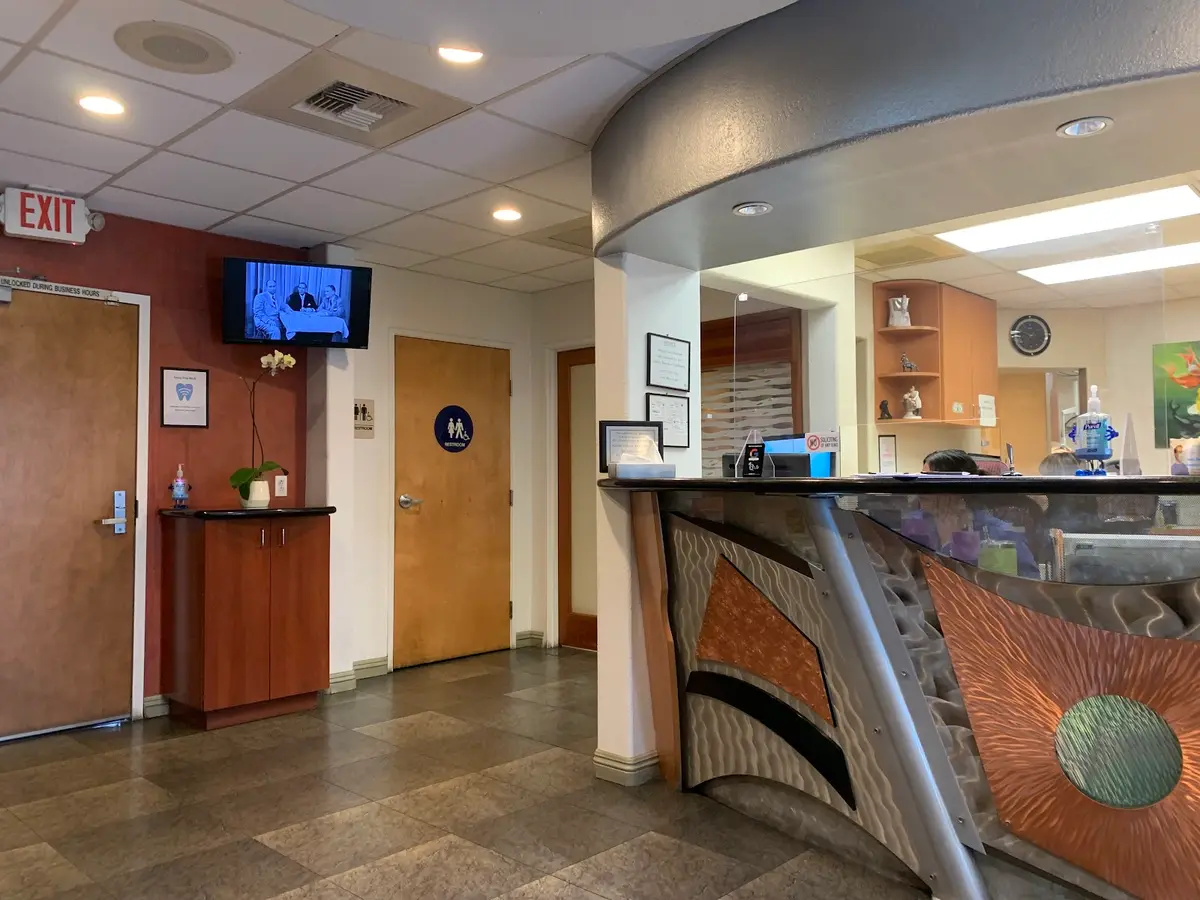 Front entrance of Dr. Leonard R. Espinosa, DMD, Long Beach, Long Beach