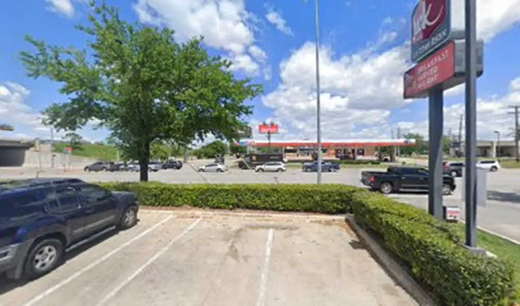 Front entrance of Dr. Marianna Weiner Emergency Dental Service, Love Field, Dallas