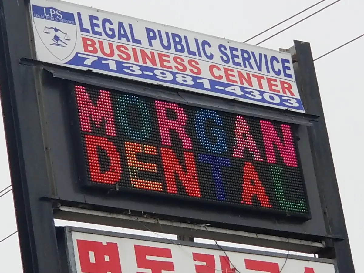 Front entrance of Dr. Phyllis J. Morgan, DDS, Braeswood, Houston