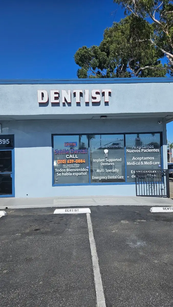 Front entrance of Dr. Raul J. Vallejo, DDS, Lynwood, Lynwood