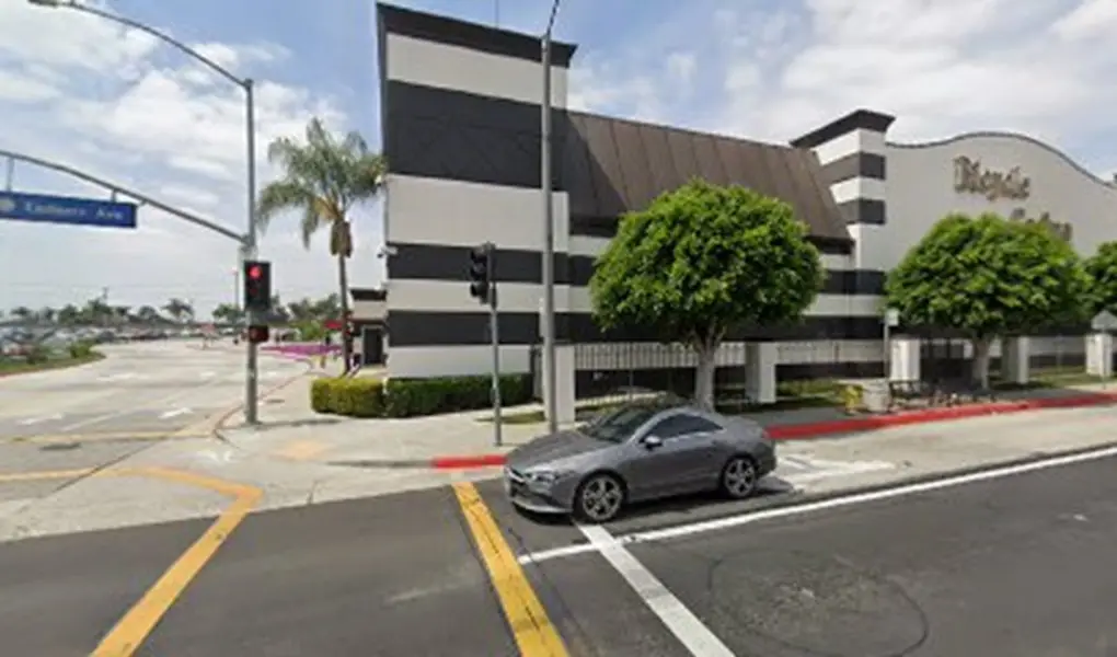 Chairside at Dr. Steven Parker Emergency Dentist Bell Gardens 24 Hours, Bell Gardens, Bell Gardens