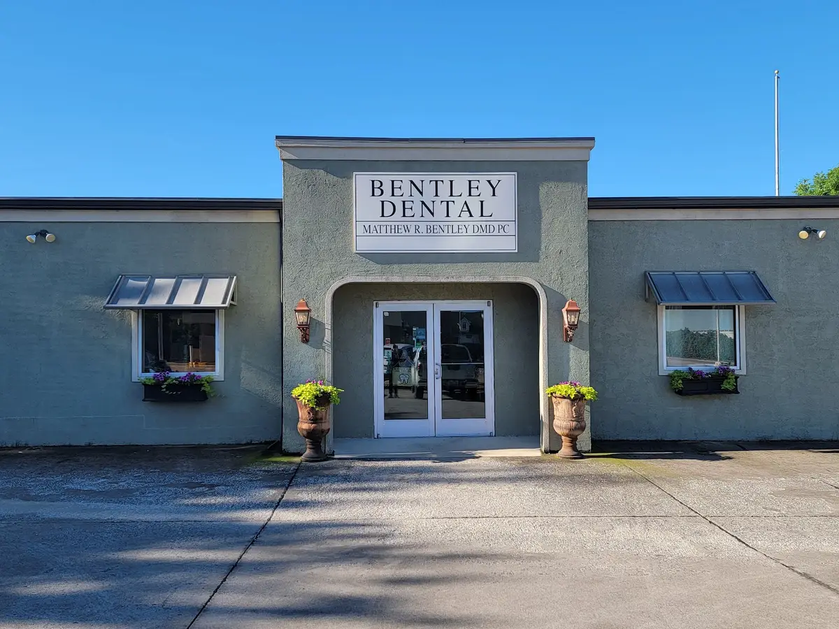 Front entrance of Dr. Terry Leslie, Eastchase, Fort Worth