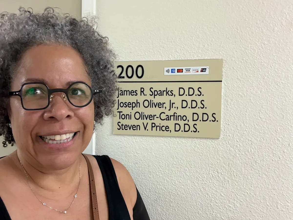 Front entrance of Dr. Toni J. Oliver, DDS, Torrance, Torrance