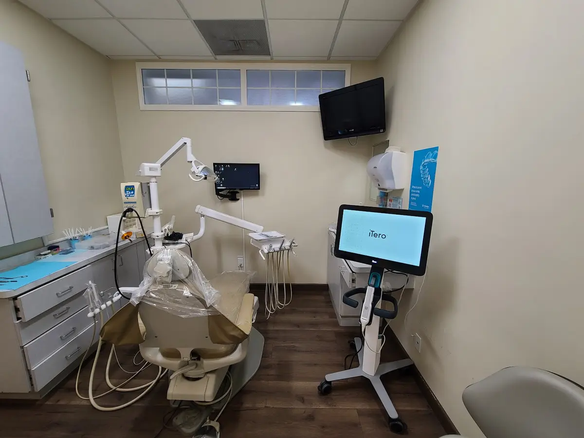 Front entrance of Dr. Yeva Manukyan DDS, MS, Atwater Village, Los Angeles
