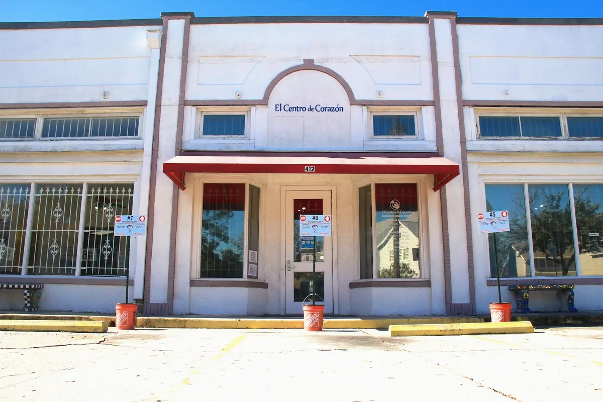 Front entrance of El Centro de Corazón Eastwood Health Center, EaDo, Houston