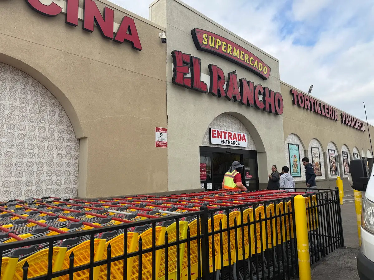Front entrance of El Rancho Supermercado, Pleasant Grove, Dallas