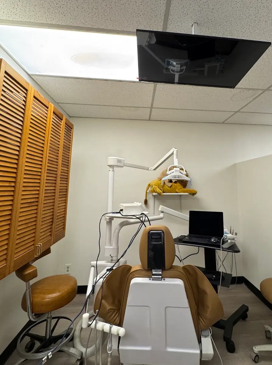 Front entrance of EMERGENCY DENTIST - Amigos Dental for Kids & Adults (24/7 urgent dentist), Westlake, Los Angeles