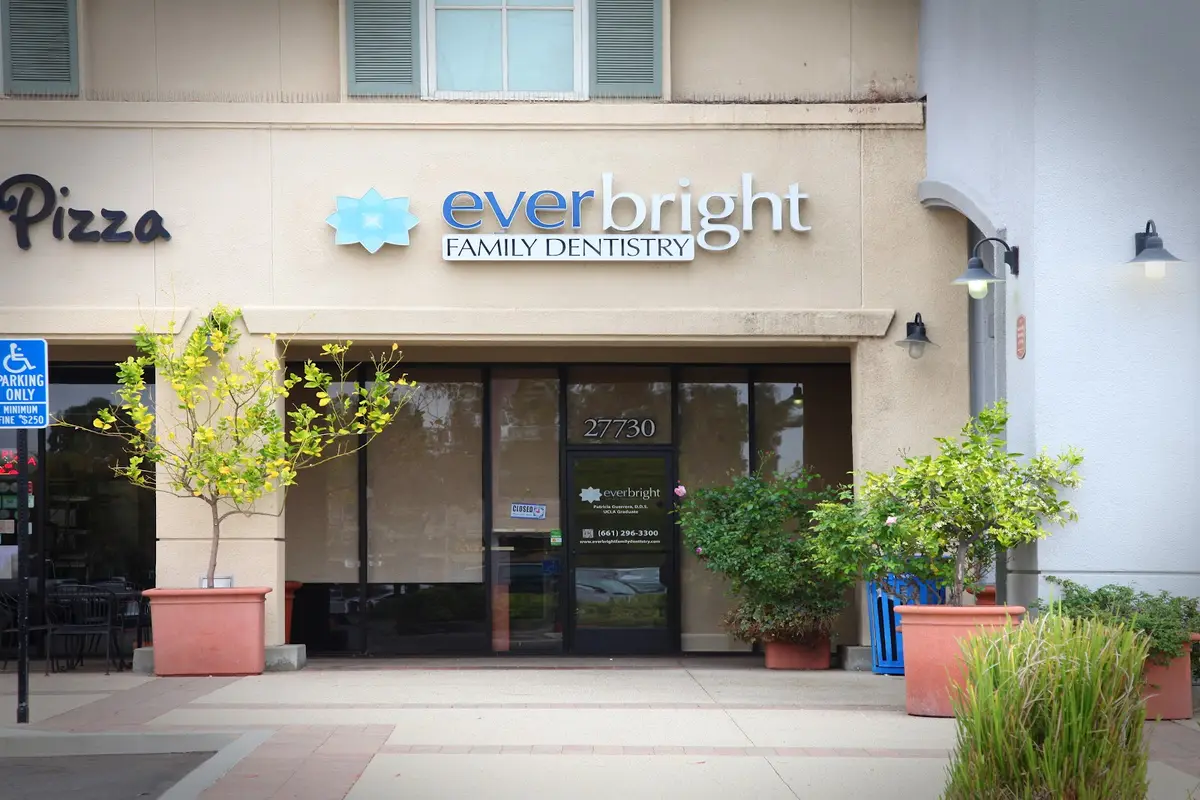 Front entrance of Everbright Family Dentistry, Valencia, Valencia