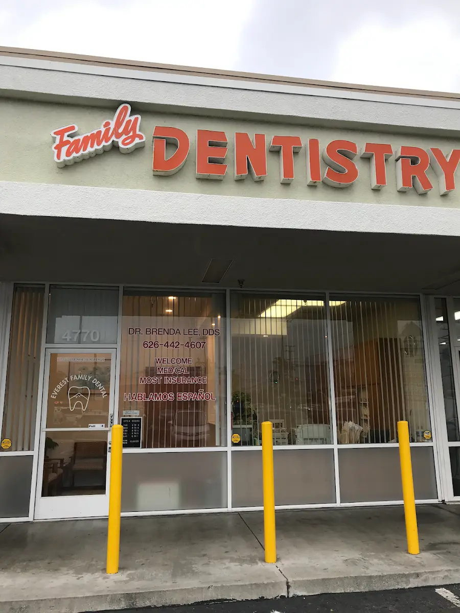 Front entrance of Everest Family Dental, El Monte, El Monte