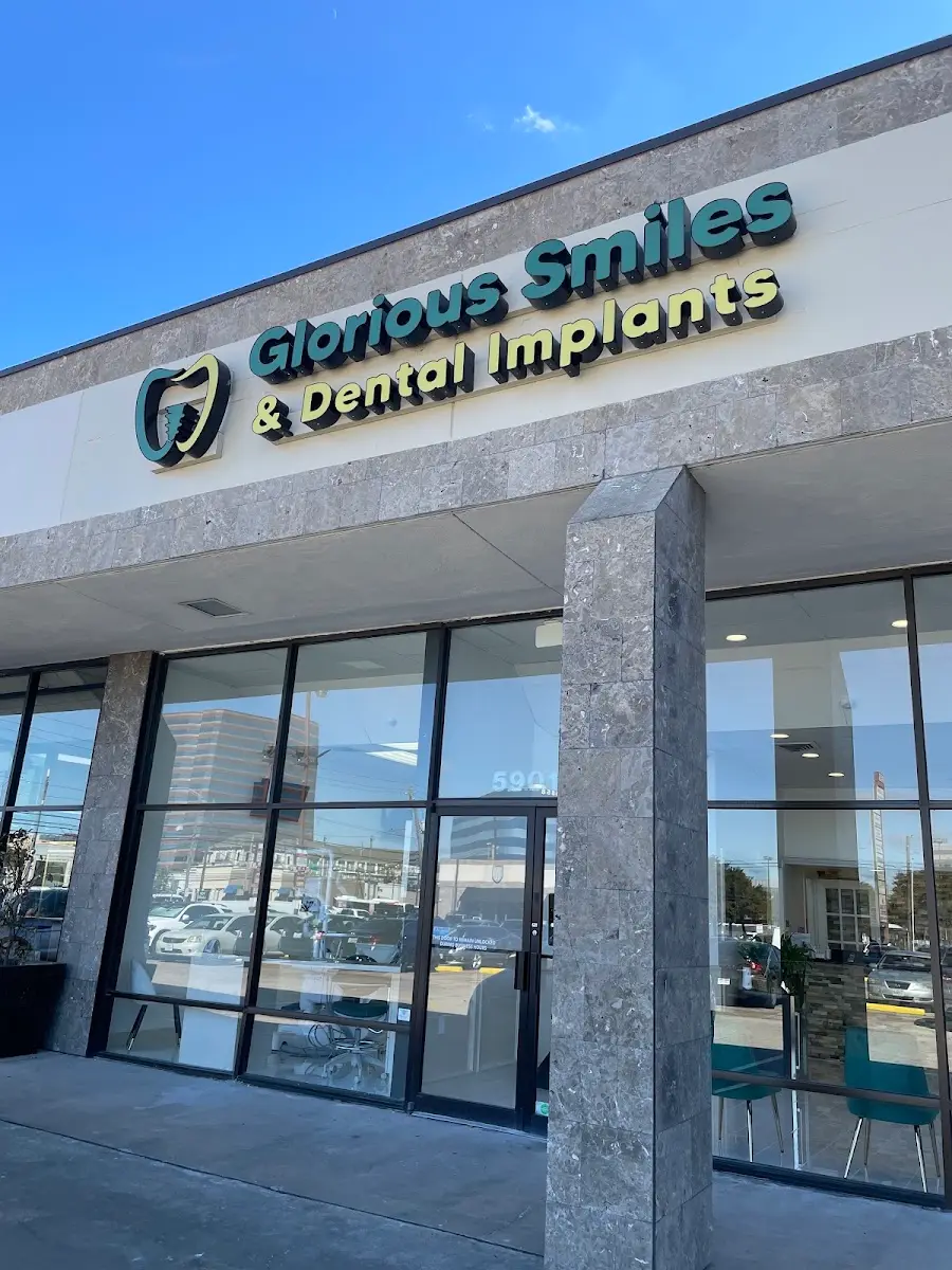 Chairside at Glorious Smiles & Dental Implants, Mid West, Houston