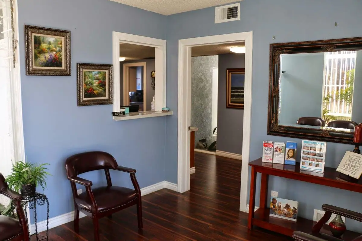 Front entrance of Guillermo Rubiano DDS Inc, San Pedro, San Pedro