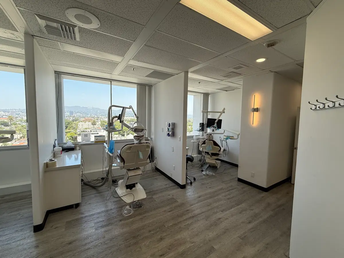 Waiting area at Hancock Park Dental, Payam Barzivand D.D.S. - Dentist in Los Angeles, Hollywood, Los Angeles