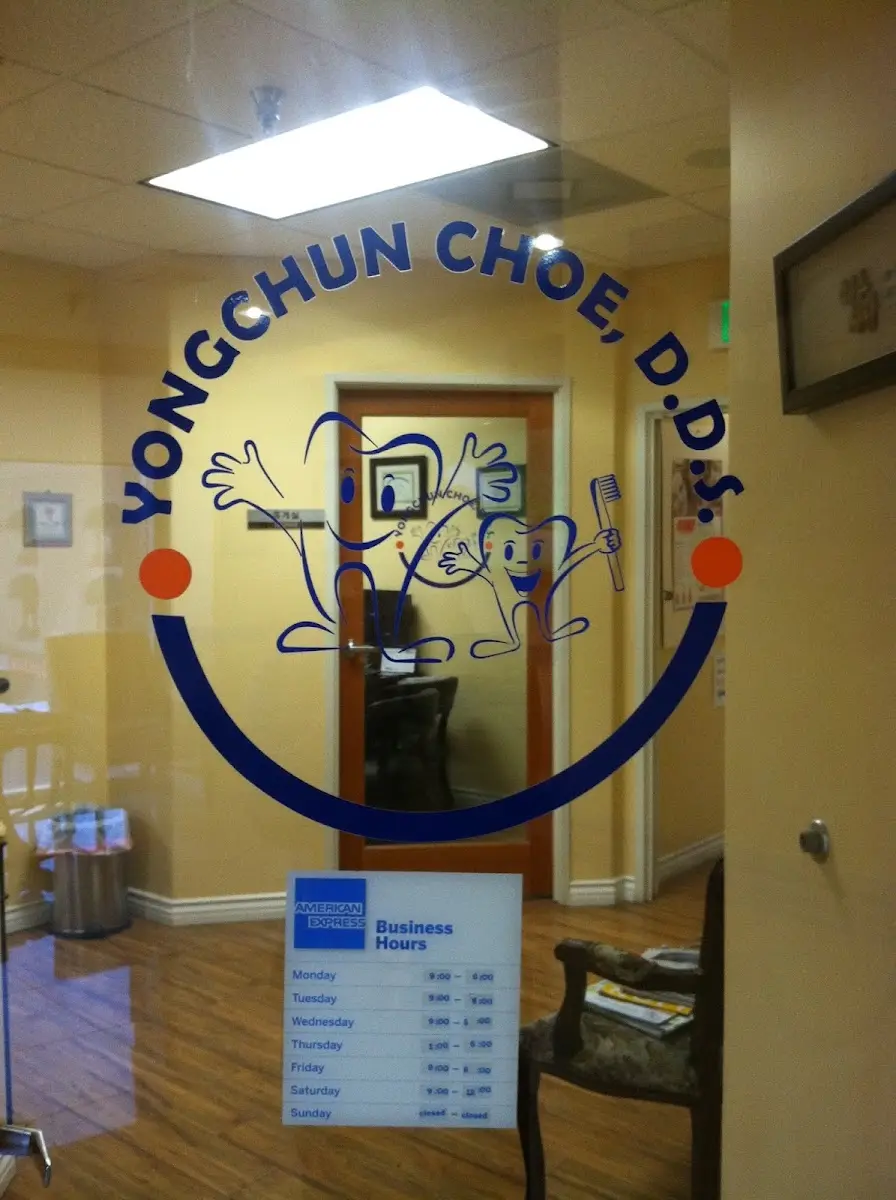 Front entrance of Harvard Dental Center: Dr. James Cho, DDS, Koreatown, Los Angeles
