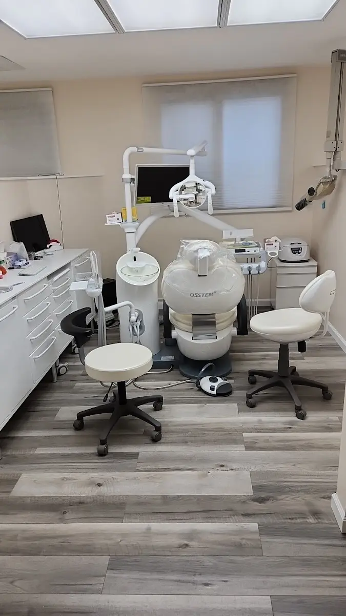 Waiting area at Igor Roshkovan DDS, MSc, MSc, PhD(c) Dr.Roshkovan Dental Implants, Agoura Hills, Agoura Hills