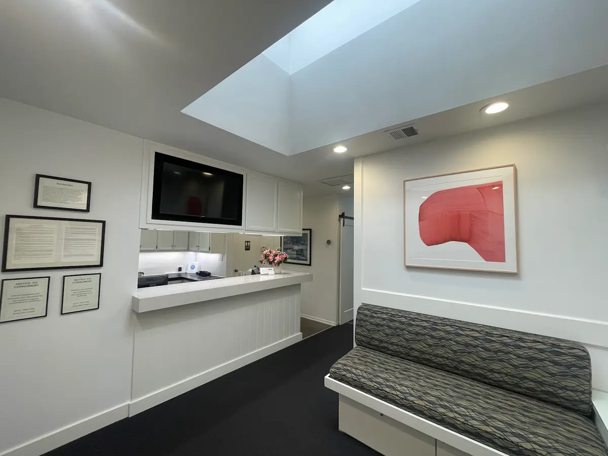 Waiting area at Jonathan Ochi, DDS, Manhattan Beach, Manhattan Beach