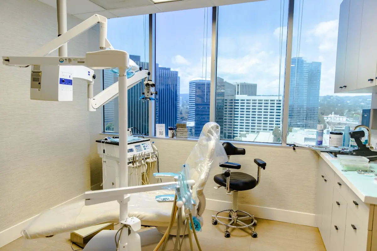 Reception at Joshua Yadegar | Endodontist & 24 hour Emergency Dentist Los Angeles, Westwood, Los Angeles