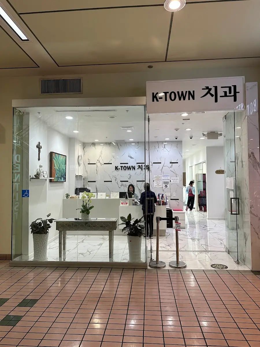 Waiting area at K-TOWN DENTIST 닥터설 young hahn, Koreatown, Los Angeles