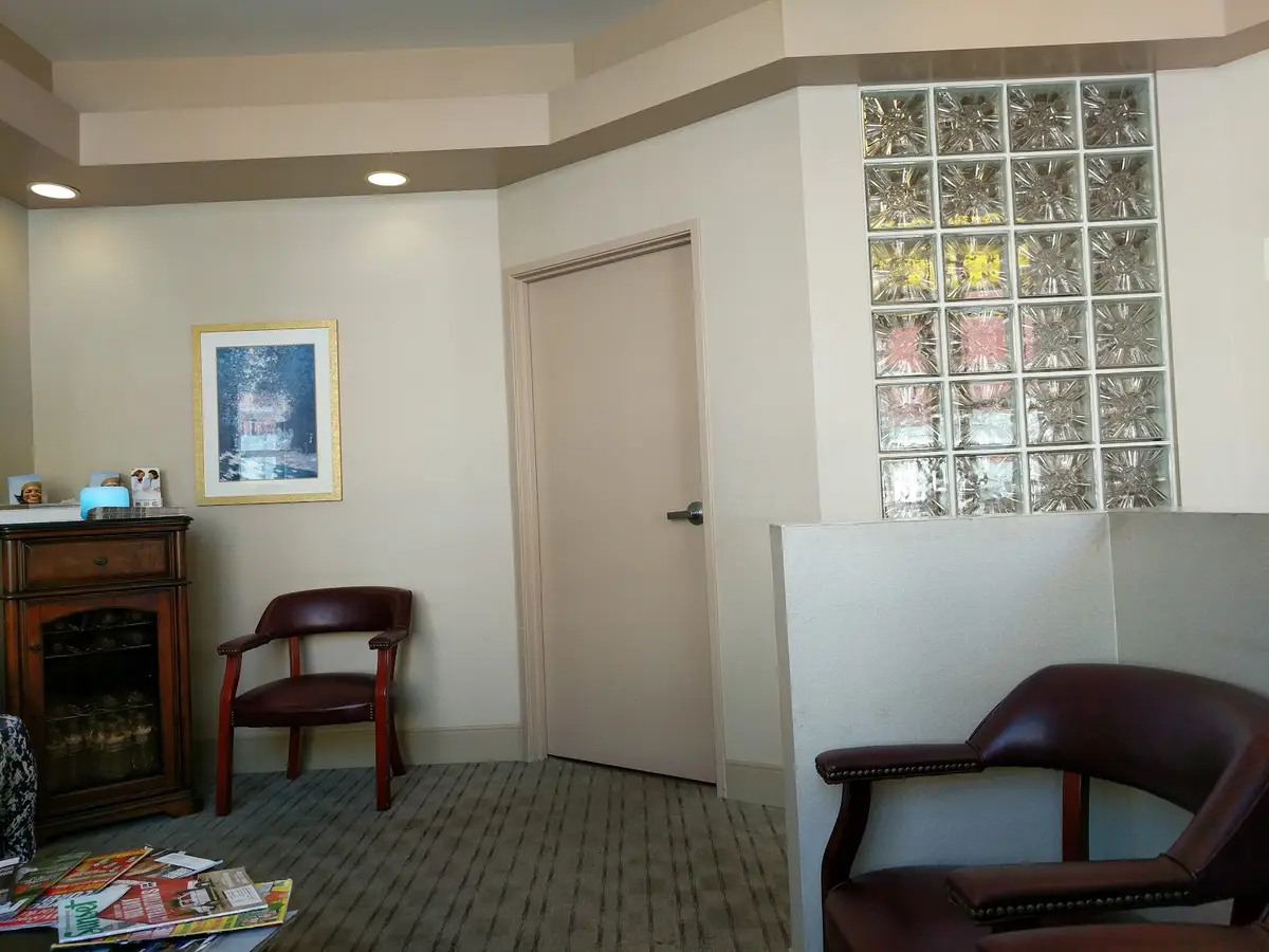 Front entrance of Kaufman Dentistry, Culver City, Los Angeles