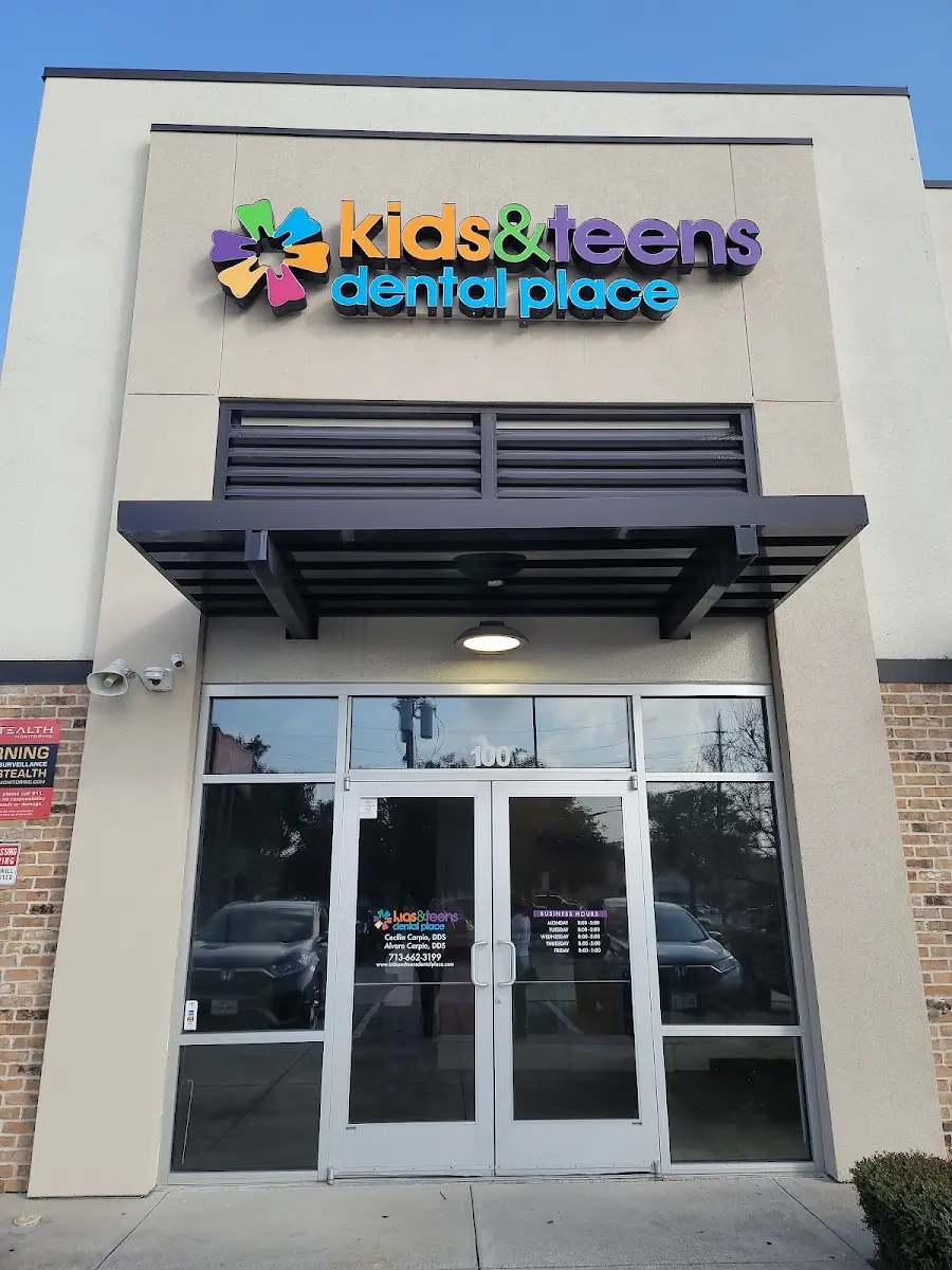 Front entrance of Kids & Teens Dental Place, Texas Medical Center, Houston