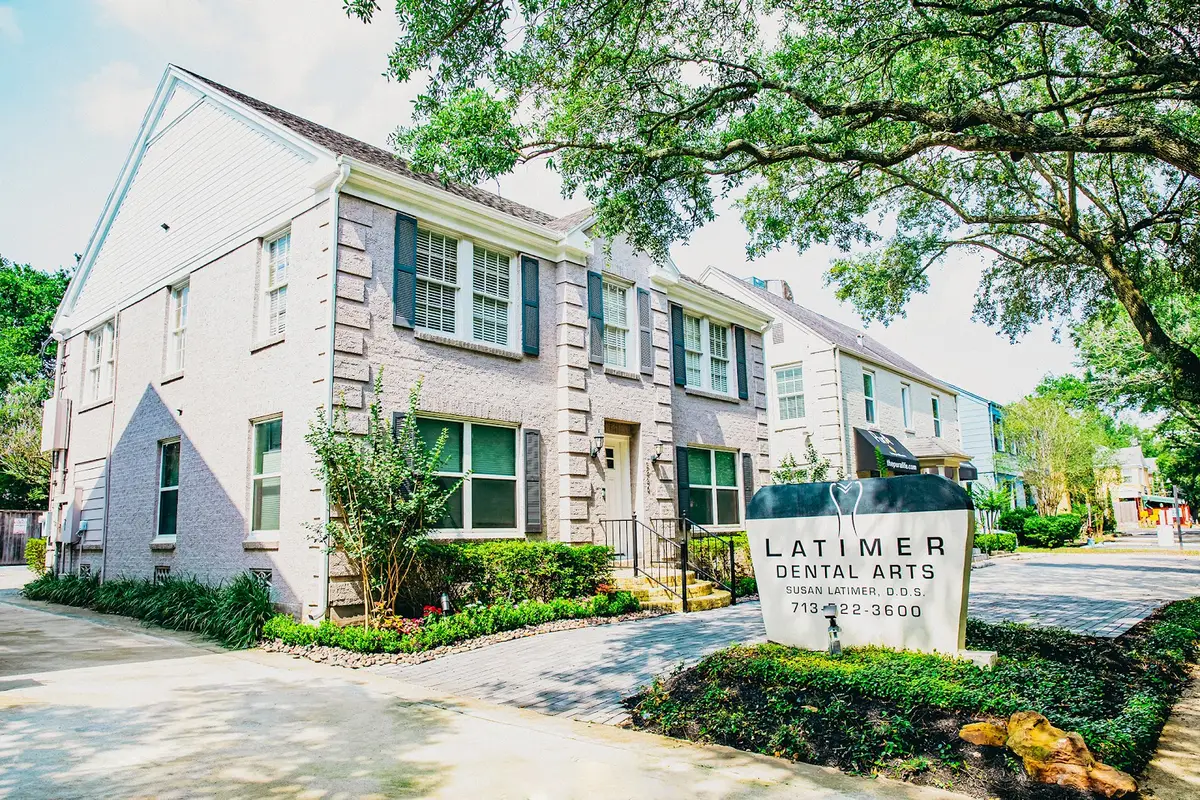 Front entrance of Latimer Dental Arts P.C., Dr. Susan Latimer, Museum District, Houston