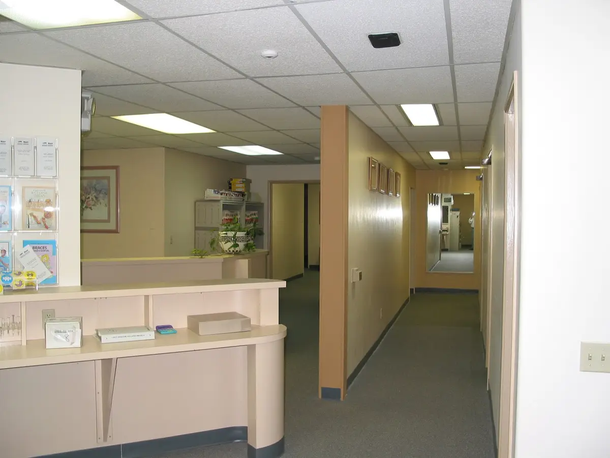 Reception at Long Beach Dental Center: Huezo Oscar A. DDS, Huezo Alba S. DDS, Long Beach, Long Beach