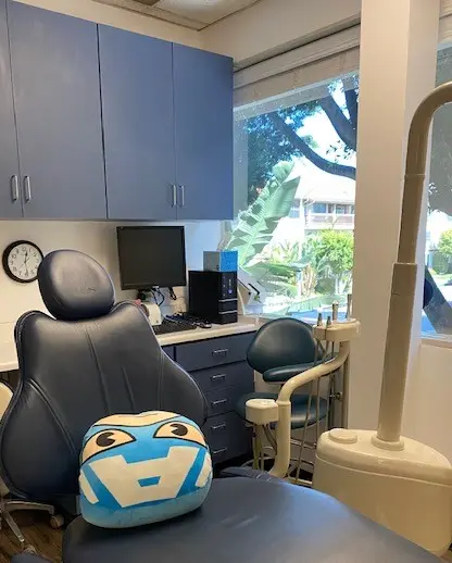 Front entrance of Lowe & Rossopoulos Dental Specialists, Whittier, Whittier