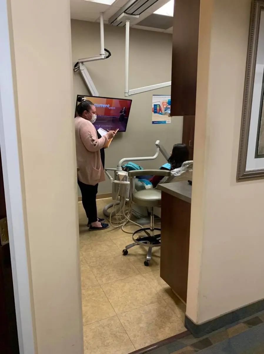 Reception at Mid Wilshire Dental Care: Bijan Afar, DDS, Mid Wilshire, Los Angeles