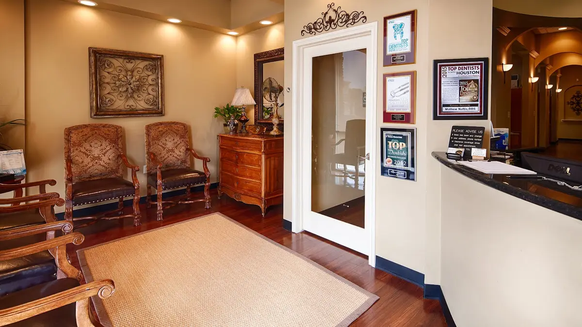 Front entrance of Naftis Matthew DDS, Garden Oaks, Houston