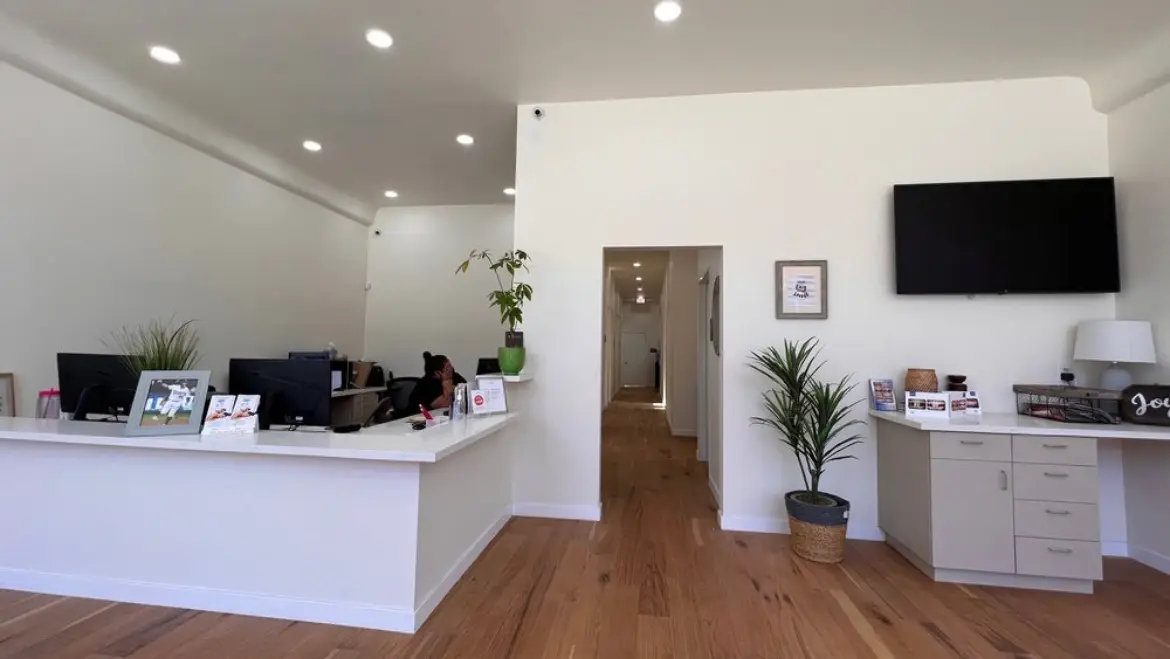Front entrance of Ohana Dental, Pasadena, Pasadena