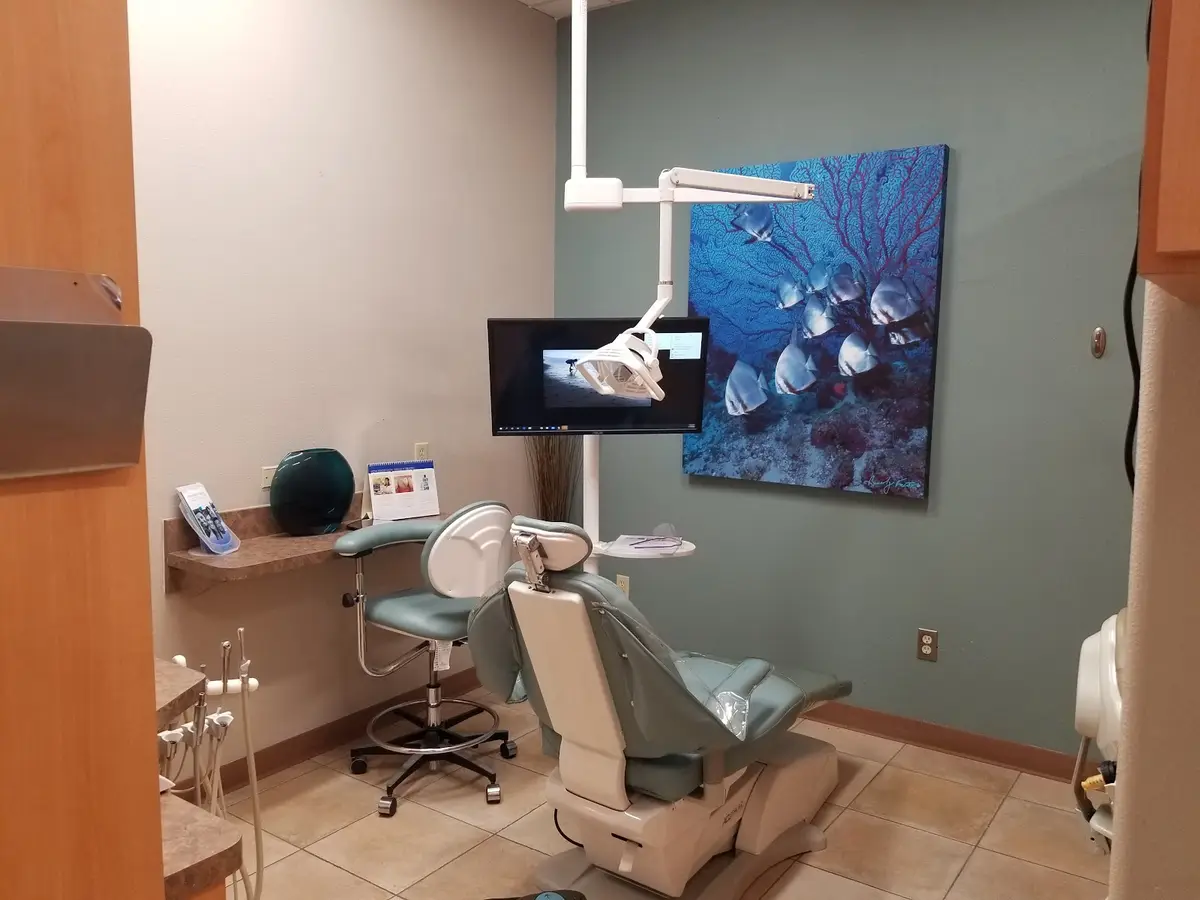 Front entrance of Pearly White Dental, Huntington Beach, Huntington Beach