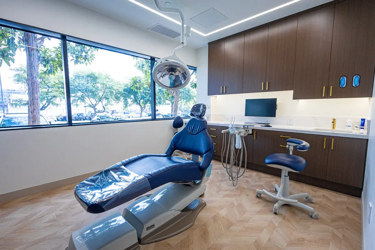 Front entrance of PRECISION Periodontal and Implant Center, El Segundo, El Segundo