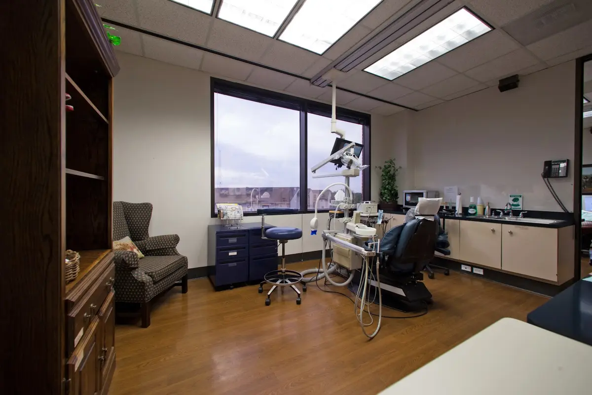 Treatment room at Prosthodontics: Frank C. Greider MS, DDS, PC, Timbergrove, Houston